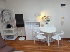 Verified-review studio apartment near Hongik 3th image