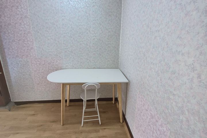 Two rooms, sleeps 4 or more. 12th image