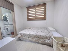 3-bedroom, 2-bathroom apartment near the subw 14th image