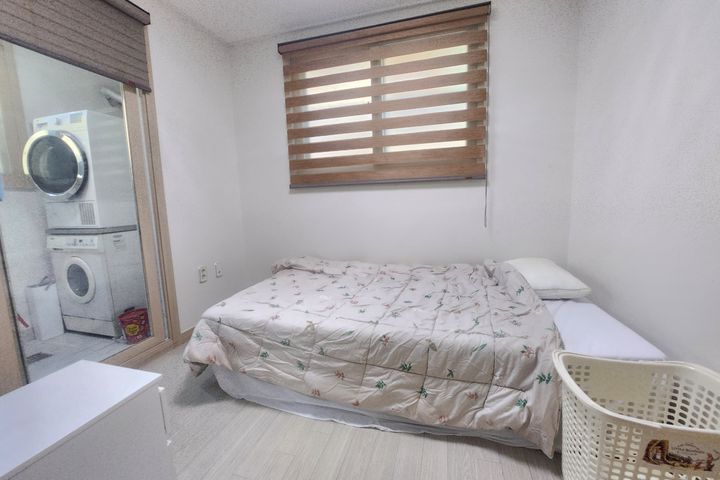 3-bedroom, 2-bathroom apartment near the subw 14th image