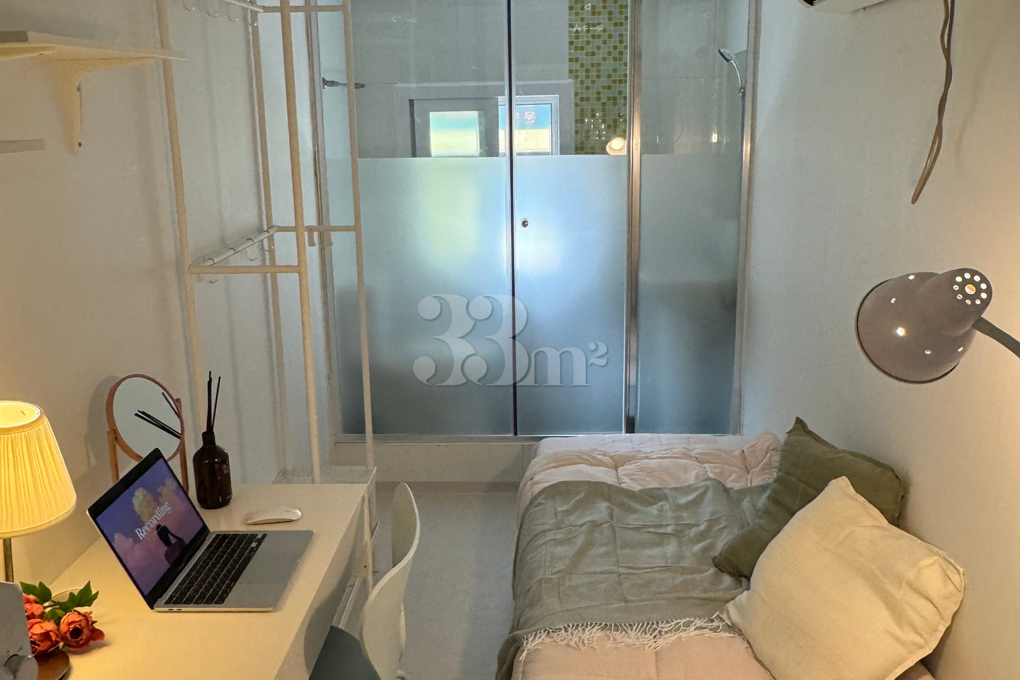Room 403 2th image