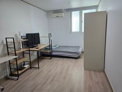 Room 405 0th image