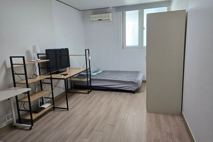 Room 405 0th image