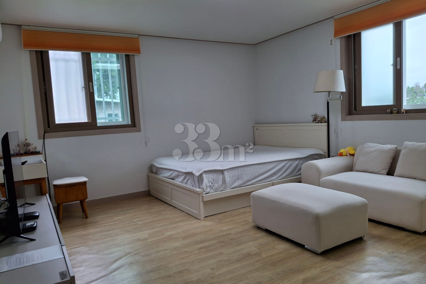 A Room Lingering with the Scent of Tangerines 6th image