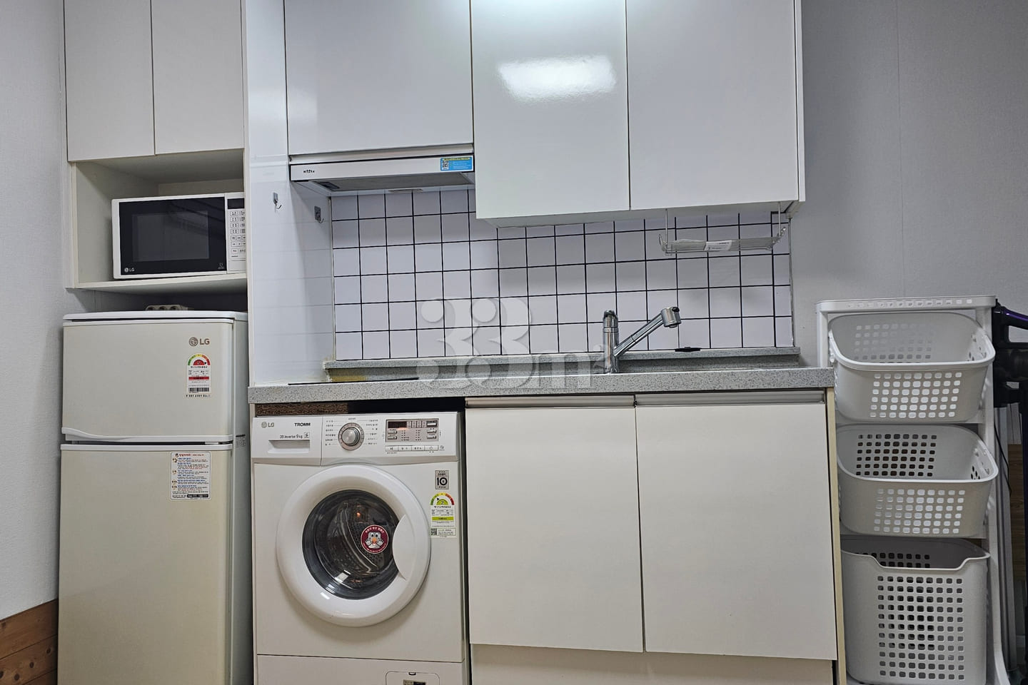 Fully furnished interior 1th image