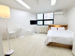 🤵 Fully-furnished unit near Sinchon Station  0th image