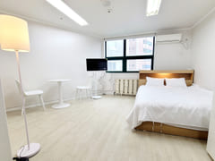🤵 Fully-furnished unit near Sinchon Station 0th image