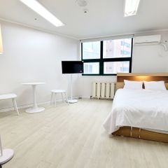 🤵 Fully-furnished unit near Sinchon Station  Unit Image