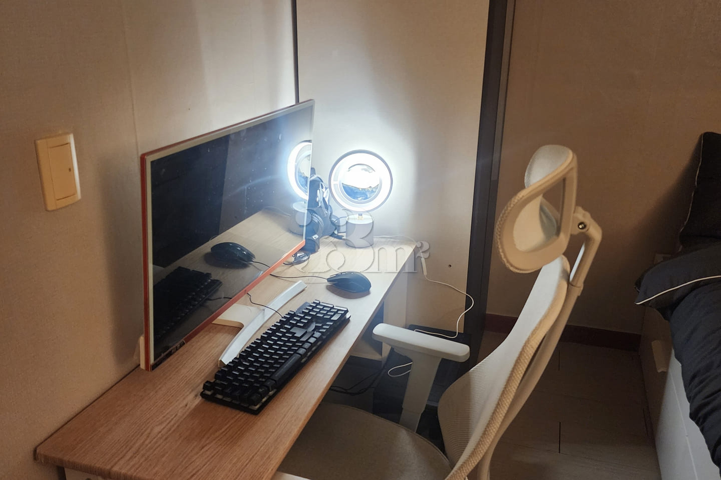 Spacious 2-room unit | Fully furnished | Park 6th image