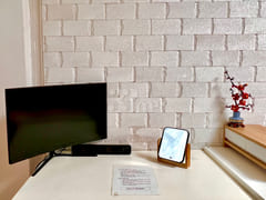 Room 208 5th image