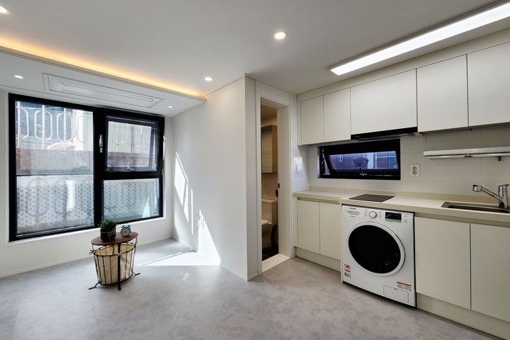 Charming studio apartment 0th image
