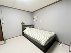 Clean studio apartment on the 2nd floor 2th image