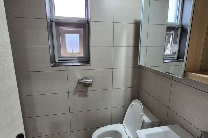 Fully furnished studio apartment 4th image