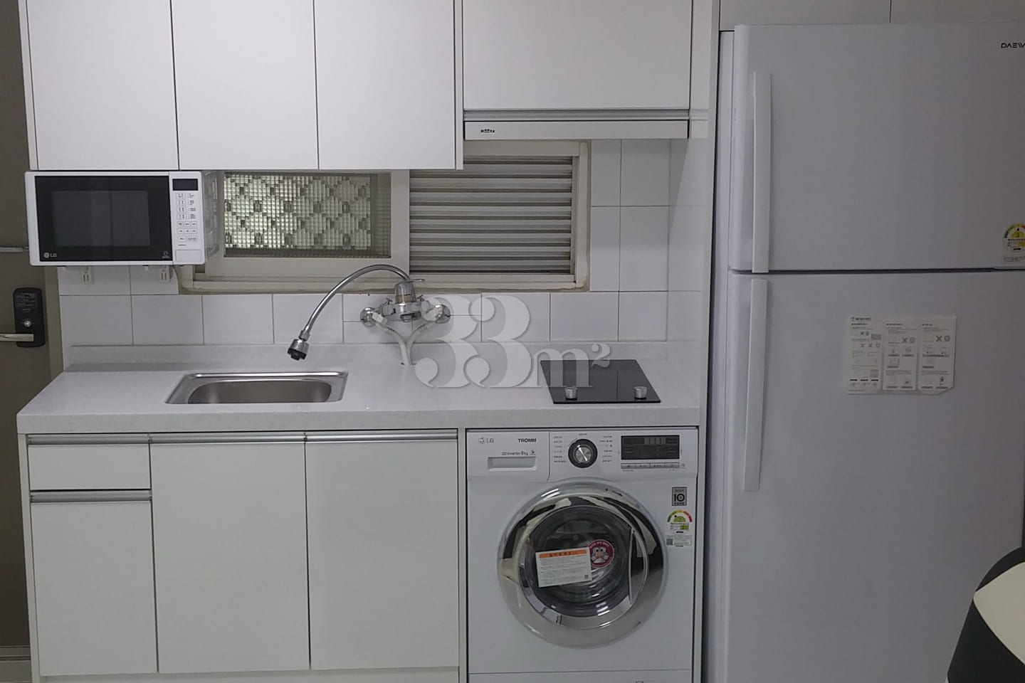 Fully furnished open-plan studio apartment 7th image