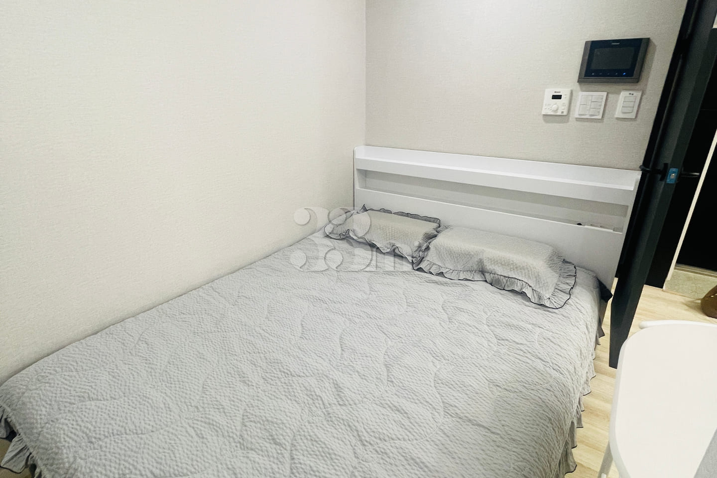 1 minute from Nonhyeon Station, fully furnish 4th image