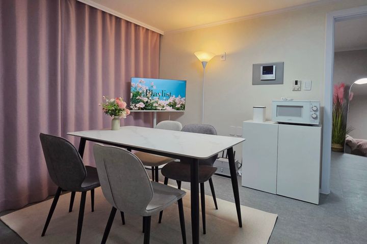 Two-bedroom apartment in Gangnam/Sinnonhyeon/ 0th image
