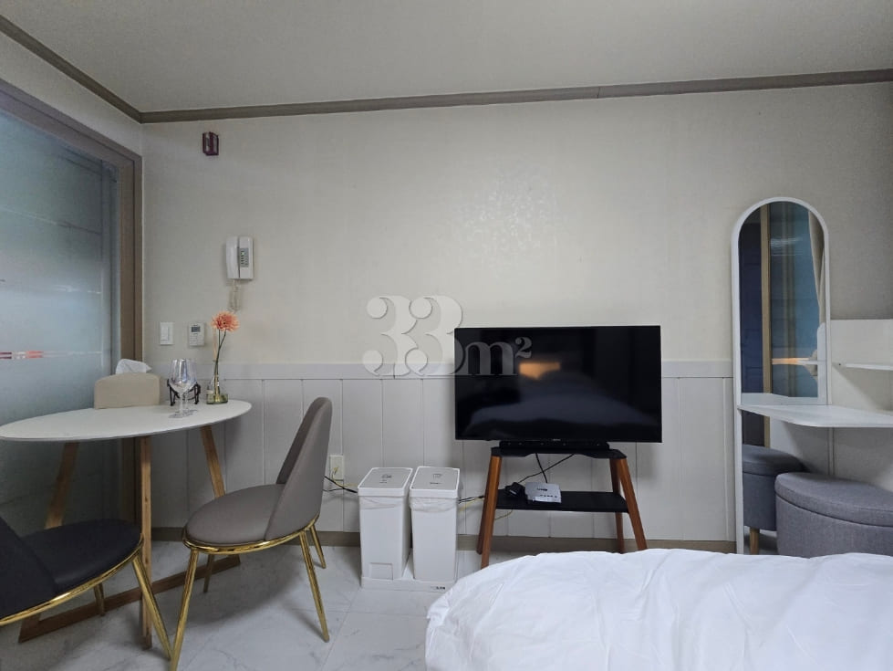 Pretty white room near Daiso 10th image