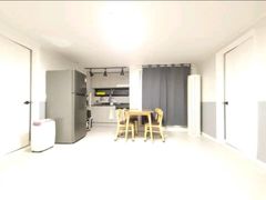 A neat and cozy house. 6th image
