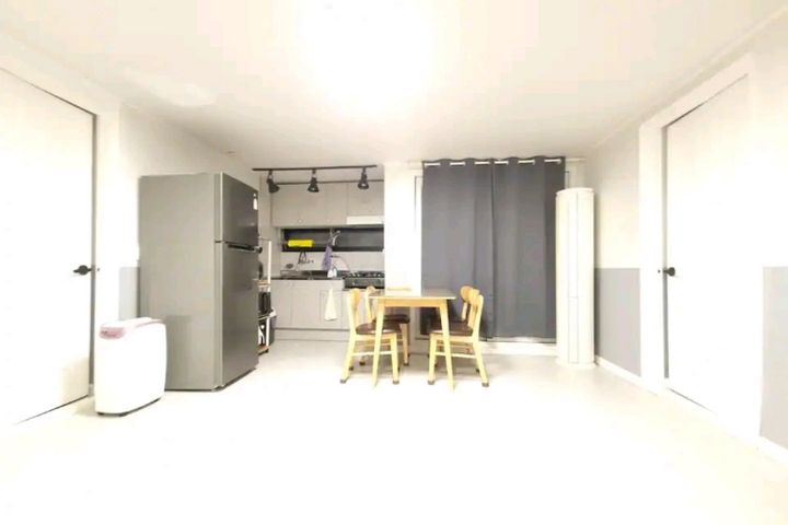 A neat and cozy house. 6th image
