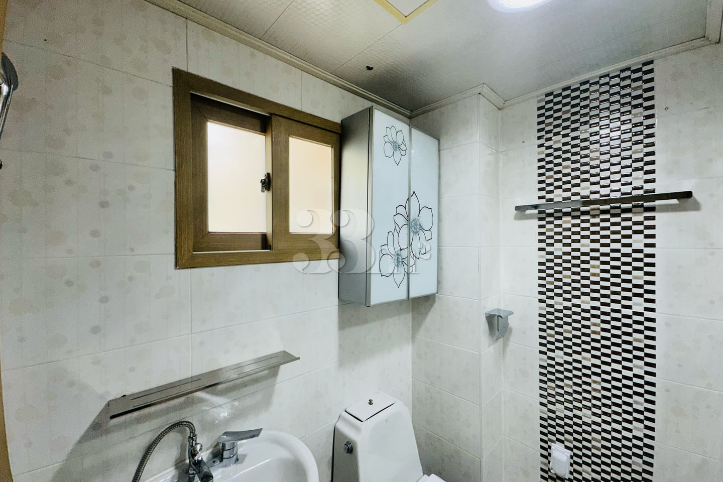 Fully furnished studio apartment near the cen 11th image