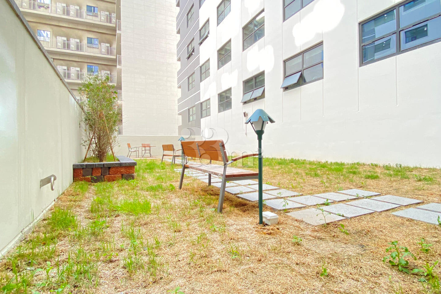 Newly built studio apartment, 3 minutes from 19th image