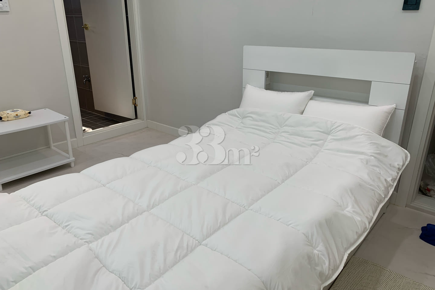 Hotel-style White Room Fully Furnished 2th image