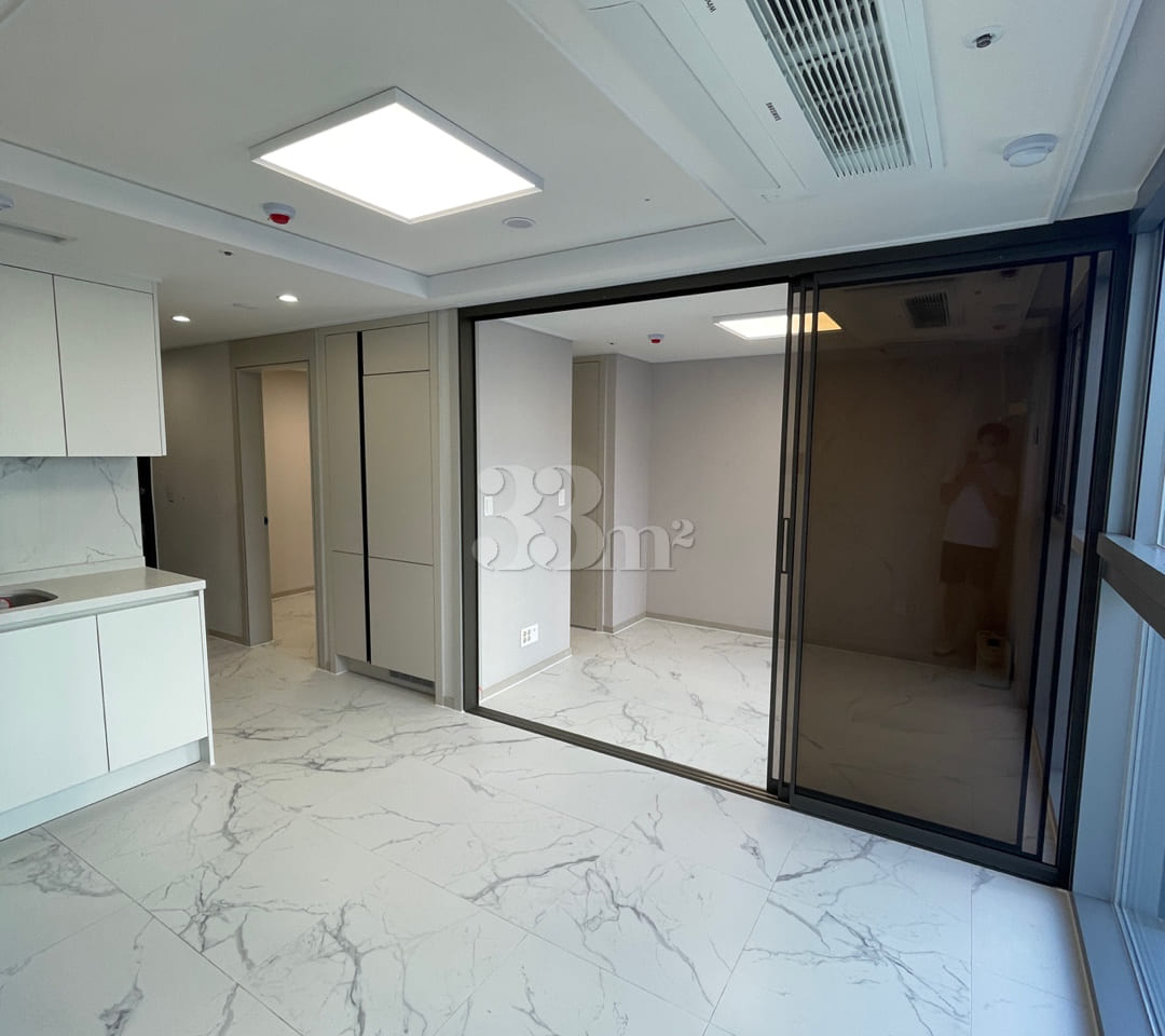 Two-room apartment with separate living room, 0th image