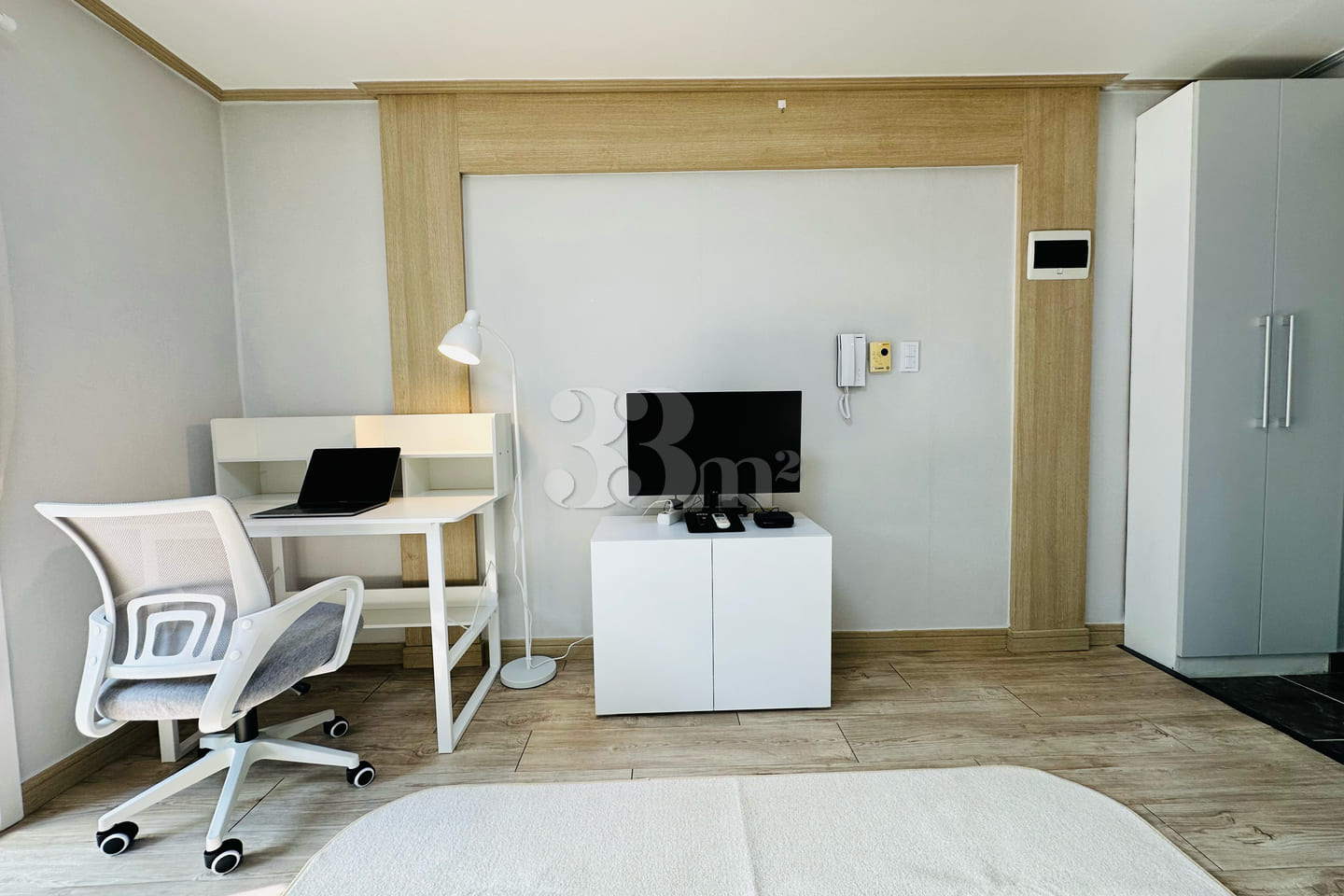 Women-only, fully furnished apartment near th 4th image