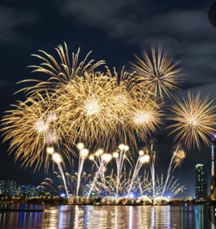 The ultimate Han River view for fireworks 16th image
