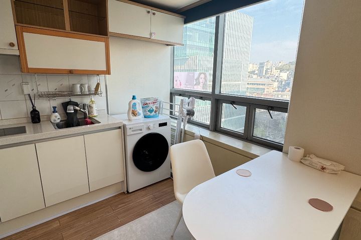 Hongdae Super Prime Location City View ☀️ 3th image