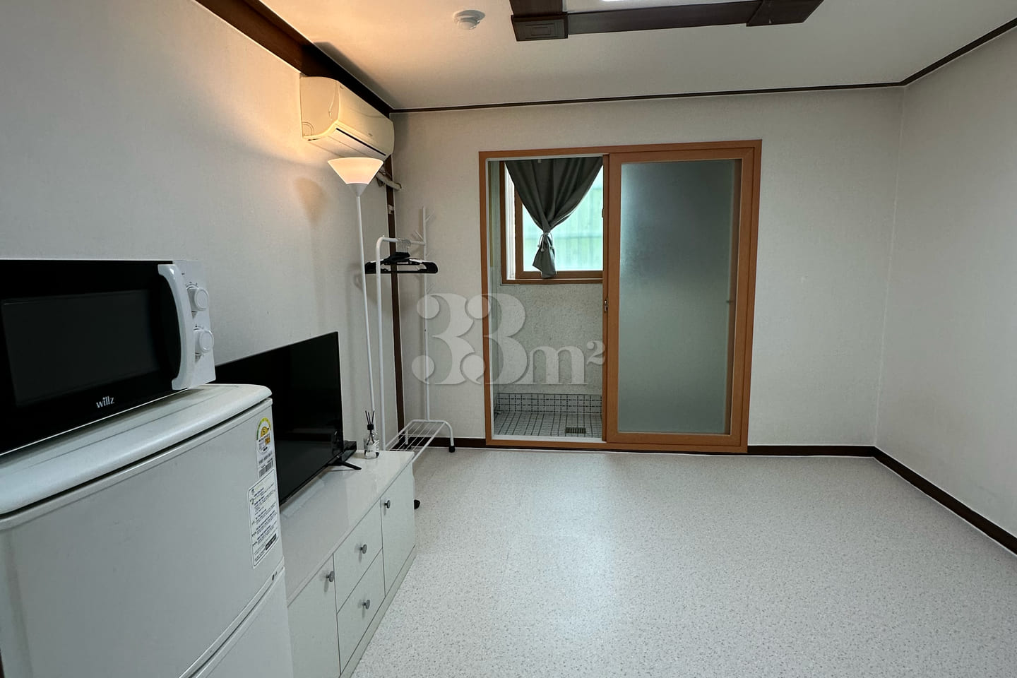 It's clean and quiet. 0th image