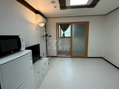 It's clean and quiet. 0th image