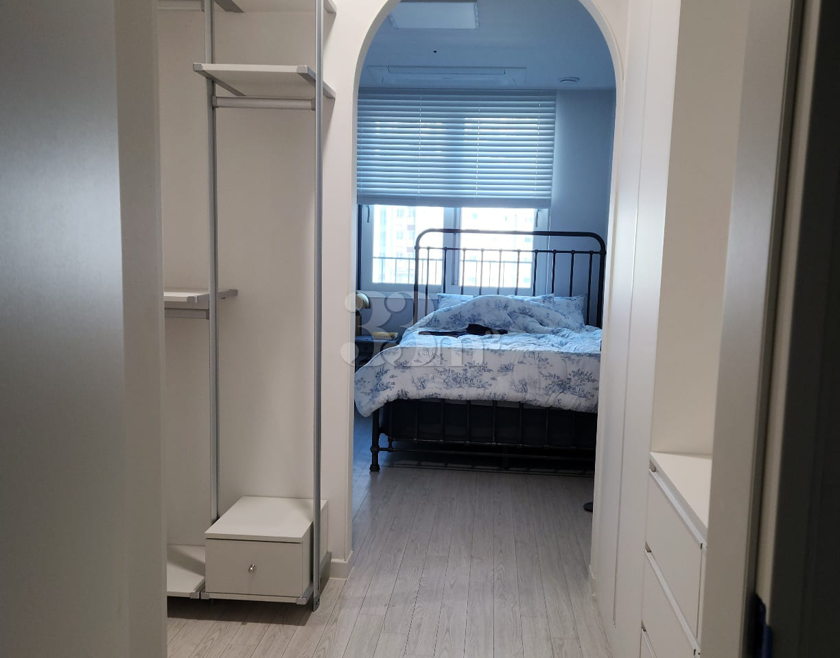 Brand-new, spacious two-room unit; parking av 16th image