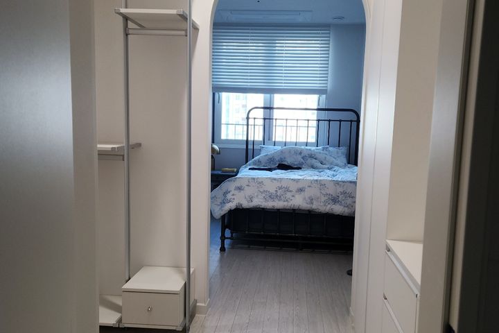 Brand-new, spacious two-room unit; parking av 16th image