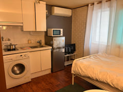 A pleasant room right next to the subway stat 4th image