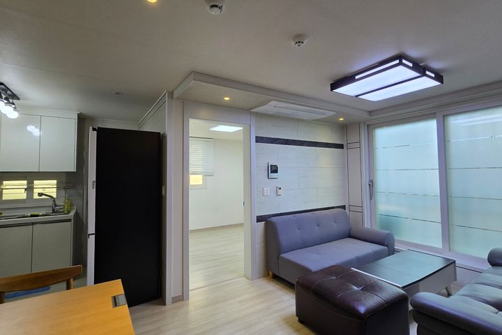 Clean two-room apartment near Yeonsinnae Stat 11th image