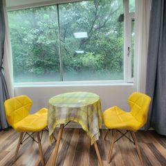 Quiet and clean with a mountain view. Unit Image