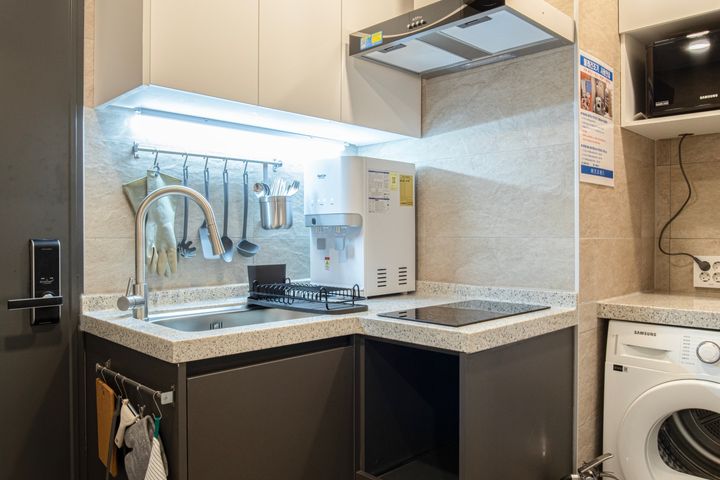 New Luxury Fully Furnished Unit 409 7th image