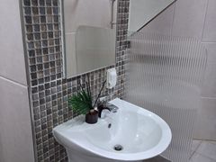 Japanese micro-home with easy parking 15th image