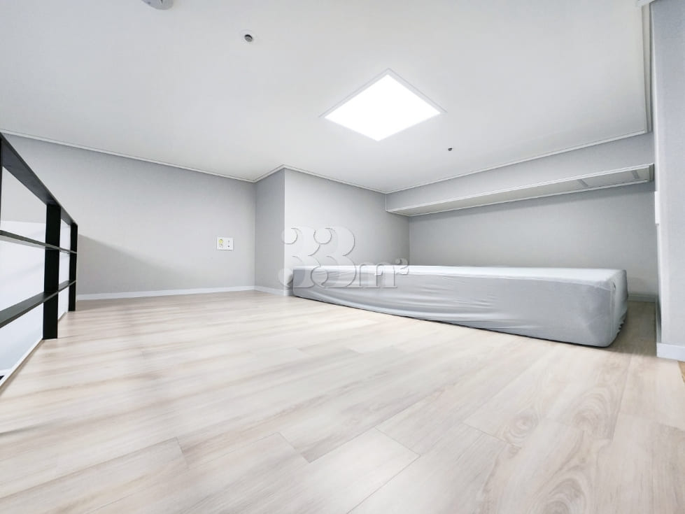 ⚡Super-low price loft-style studio 16 8th image
