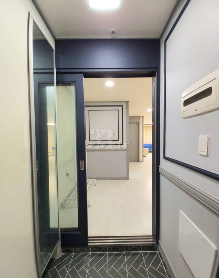 Fully furnished, prime location right next to 12th image