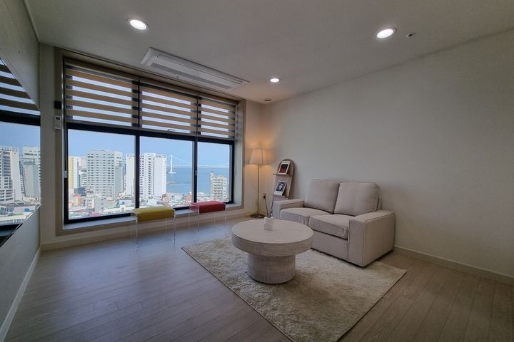Newly built, fully furnished unit with a view 3th image