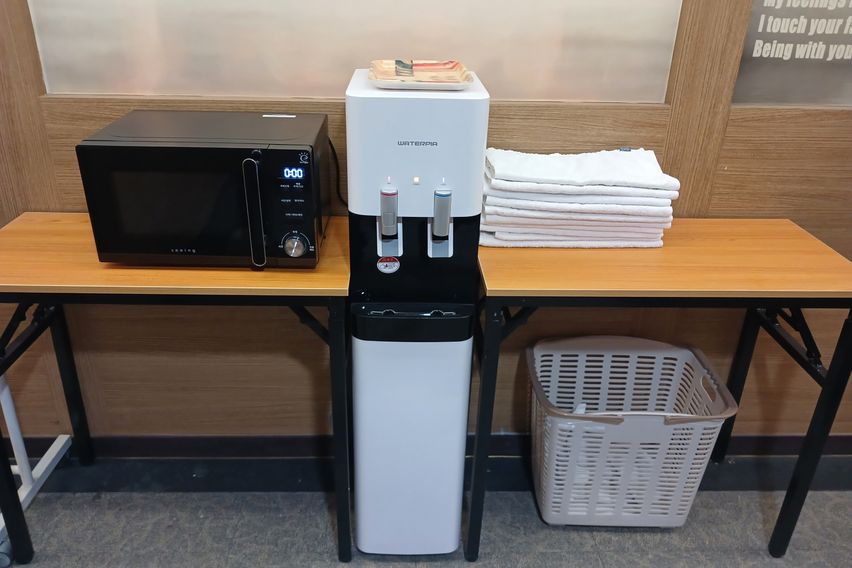 Motel bed room 4th image