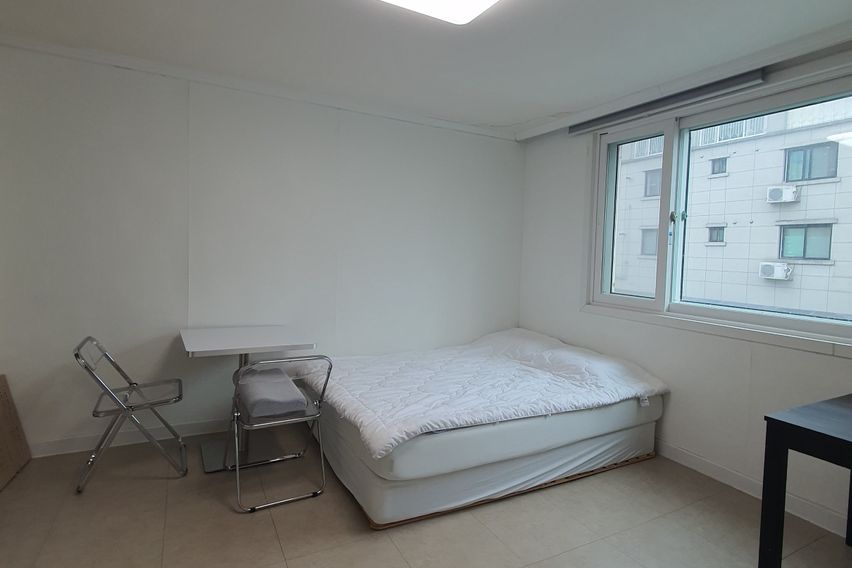 Minimalist Detached House 0th image