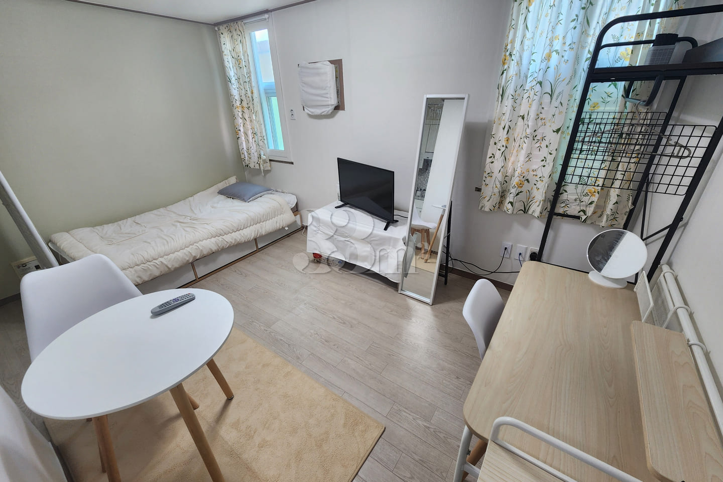 Fully-equipped studio apartment 0th image