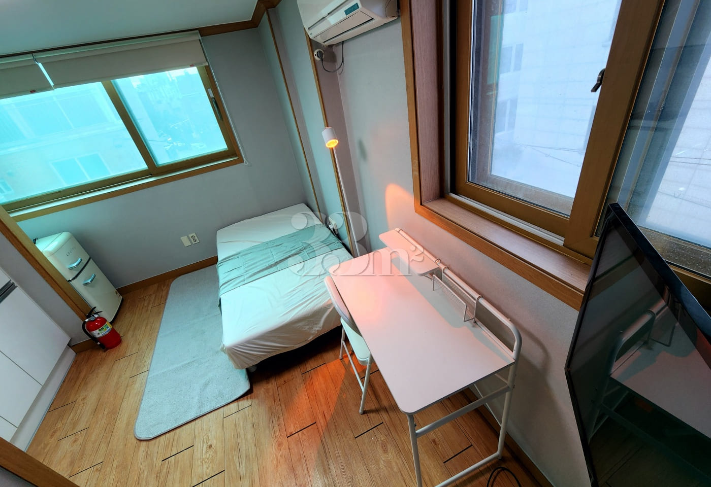 Large window, quiet and cozy 306 1th image