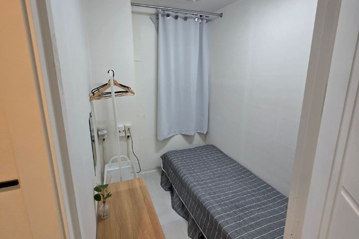 Clean and cozy room. 0th image