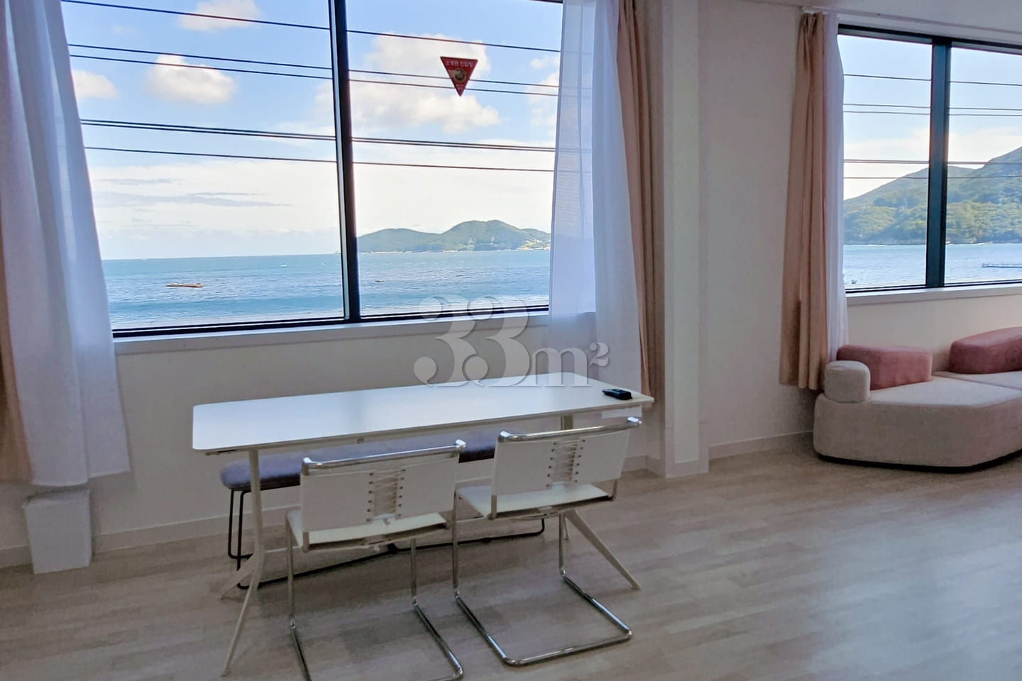 Geoje: 5 Seconds to the Pebble Beach (Front-R 4th image