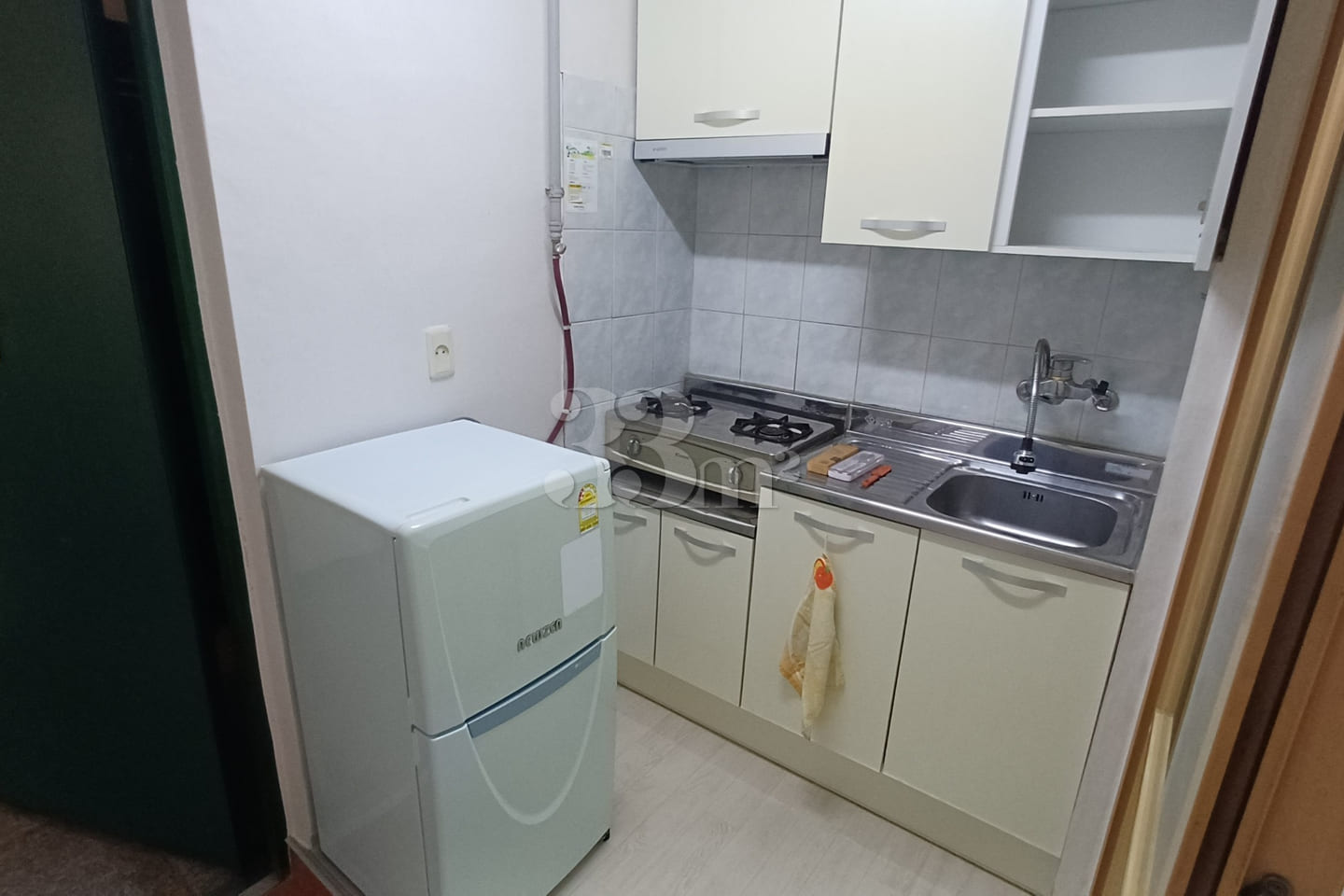Fully furnished studio apartment 10th image