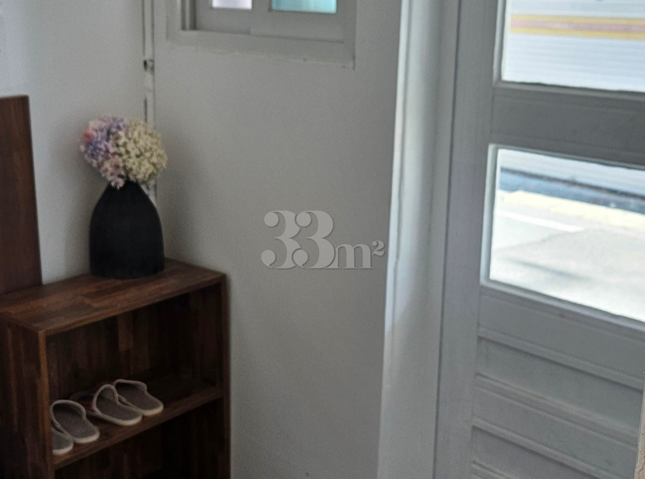 Charming second-floor studio apartment 2th image